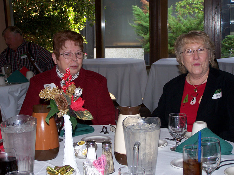 2008XmasRetirees_31.jpg