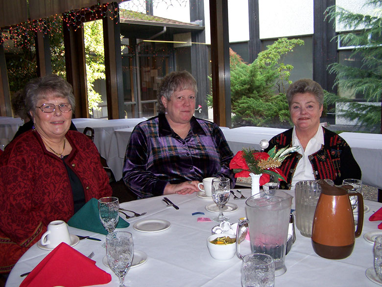 2008XmasRetirees_40.jpg